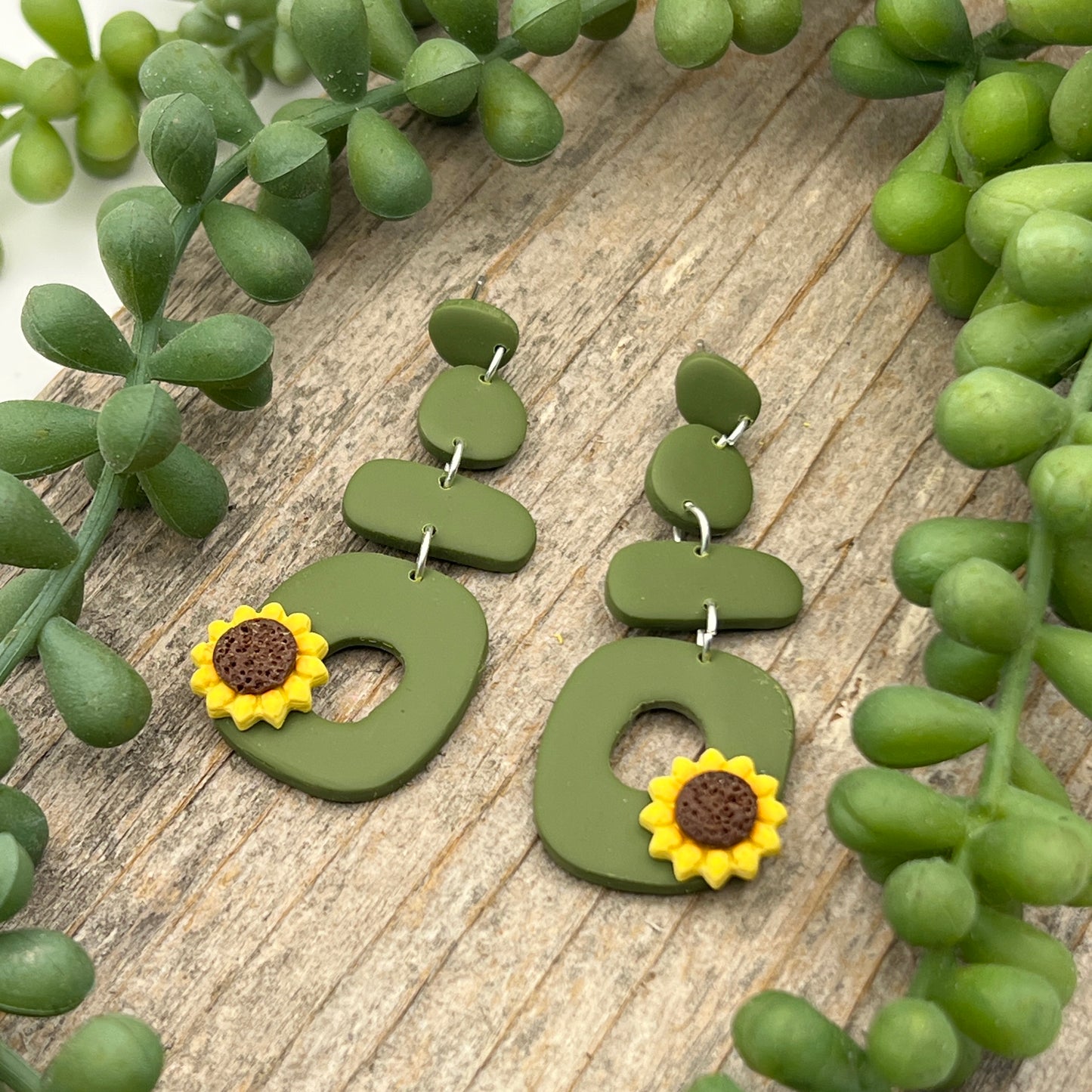 Green Organic Sunflower Accent