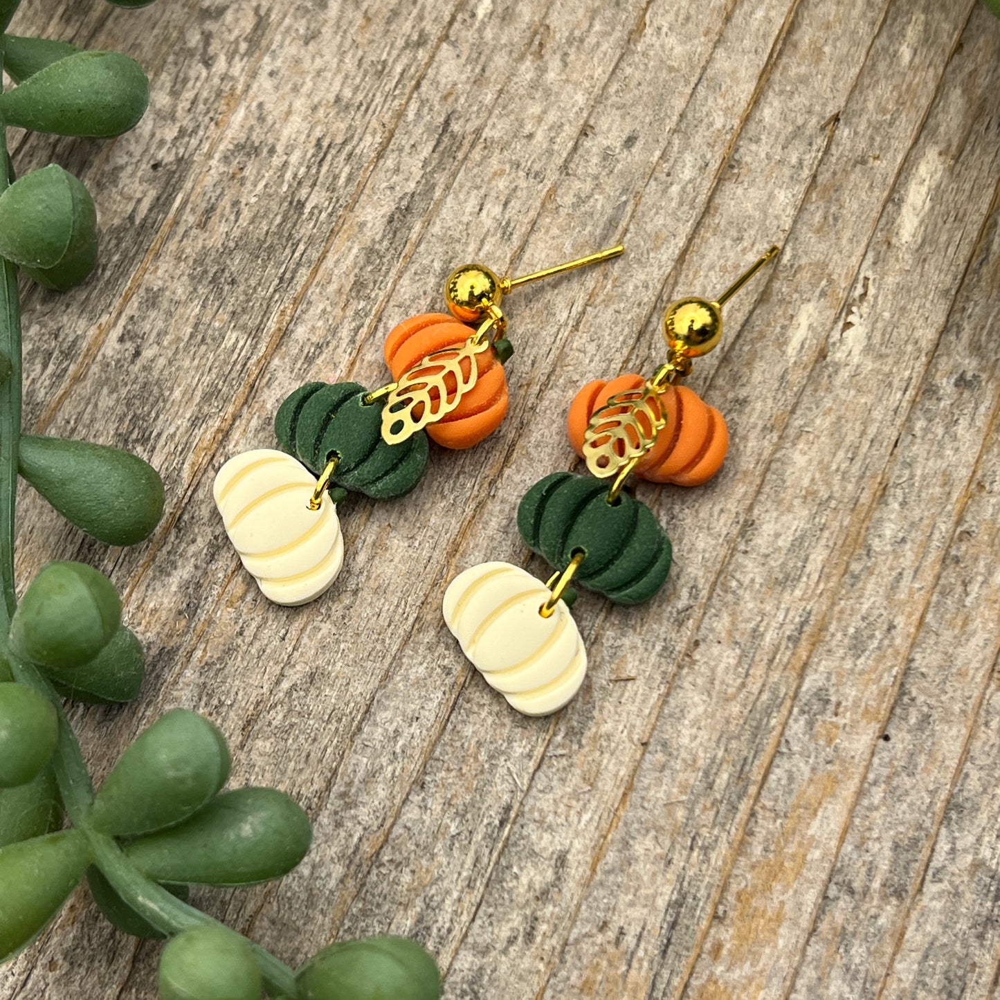 Small Fall Pumpkins With Leaf Accent